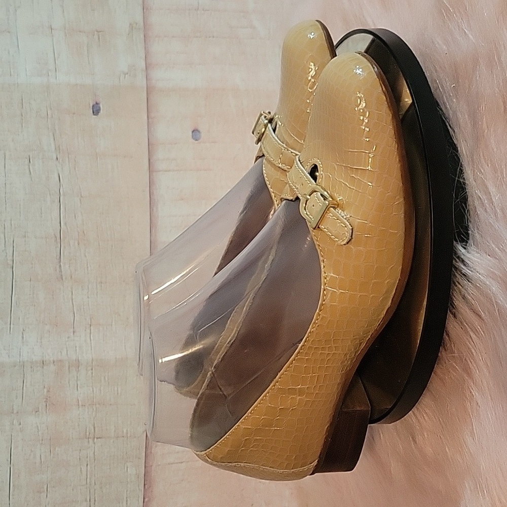 Clarks Artisan tan loafers